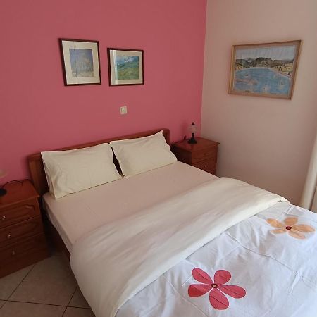 Thalia Apartment In Kalamata, 15' Walk From The City Center And The Beach Eksteriør bilde